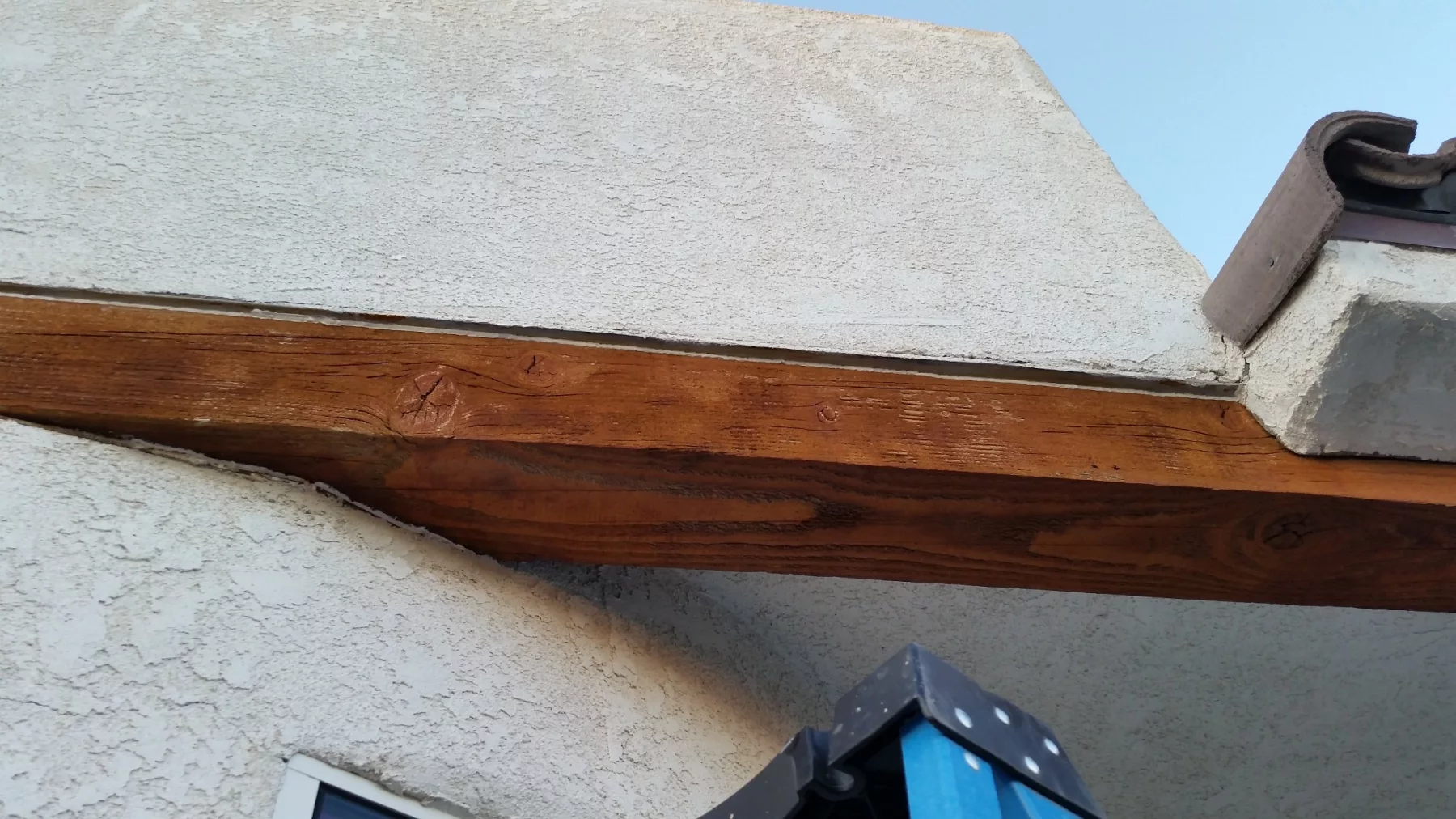 Bee removal scene in Bullhead City, Arizona, with inspection of a stucco wall